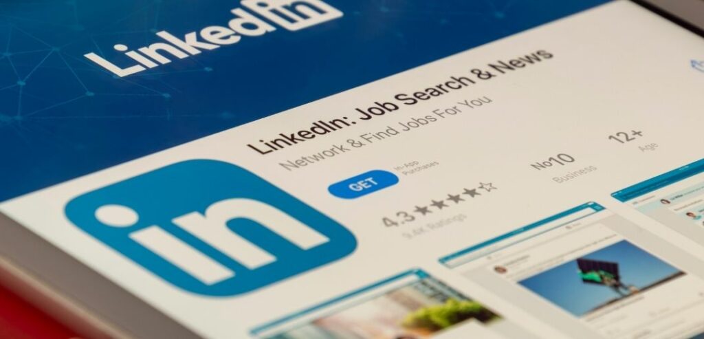 attract passive candidates with LinkedIn