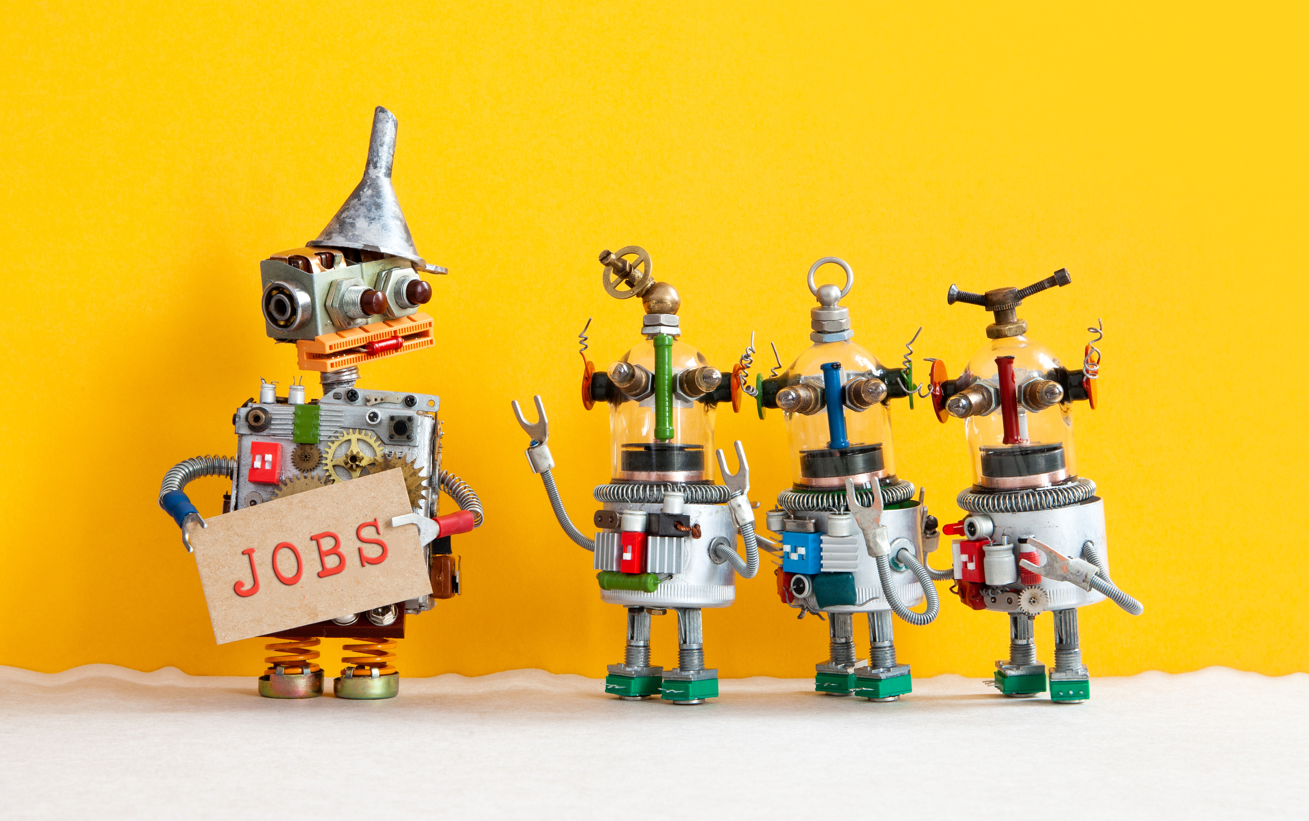 A Definitive Guide on How to: Message Candidates Using Simple Mail and LinkedIn InMail + Examples